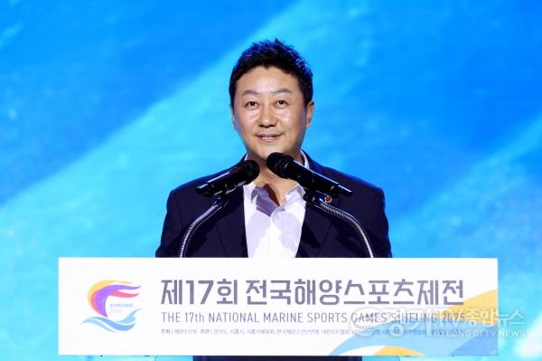 [크기변환]250831 김진경 의장, 제17회 전국해양스포츠 제전 개막식 참석해 선수들 격려 (1).jpg