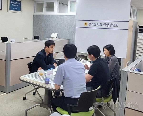 [크기변환]250901 유영일 의원, 안양지역 공공주택 및 범계 복합개발사업 추진현황 논의.jpg