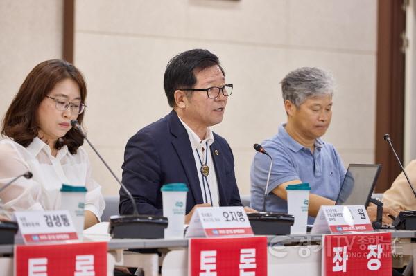 [크기변환]250901 허원 의원, 산업 속 자연, 반도체 클러스터 공원 조성의 미래 전략 토론회 개최 (2).jpg