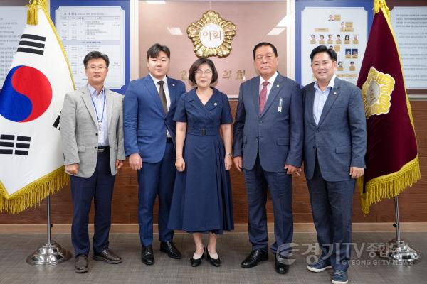 [크기변환]250902 안성시의회, 안성시와 9월 정례 간담회 개최 (1).jpg