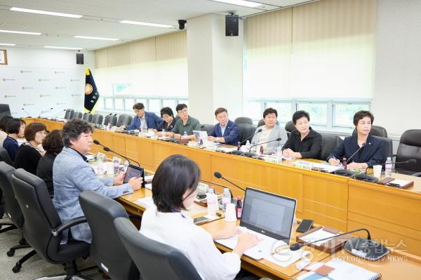 [크기변환]20250902 용인특례시의회 의원연구단체 관광도시브랜드, 연구용역 중간보고회 개최(2).jpg