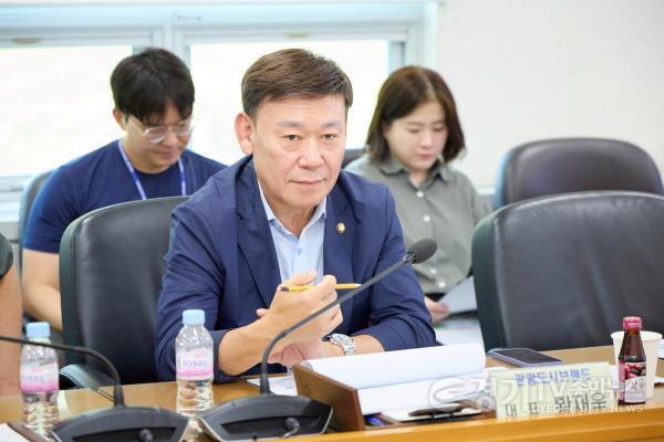 [크기변환]20250902 용인특례시의회 의원연구단체 관광도시브랜드, 연구용역 중간보고회 개최(3).jpg