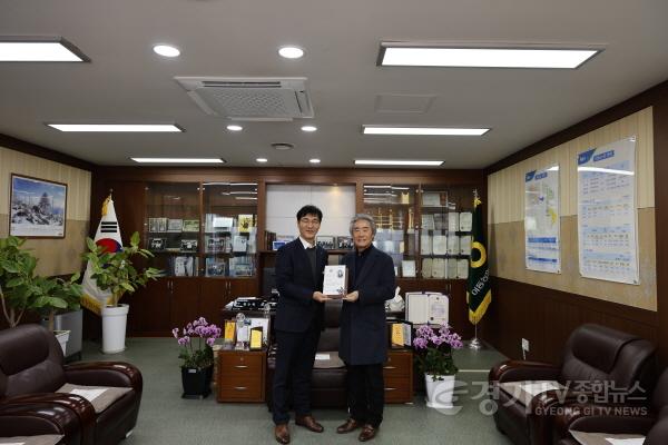 [크기변환]2.11 농협생명 BEST CEO 시상 (1).JPG