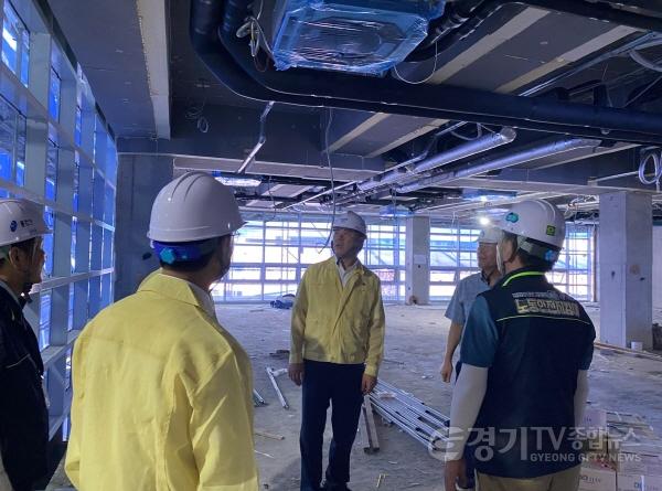 [크기변환]250903 정하용 의원, ‘9월 노동안전의 날’ 현장 점검...용인시 동백종합복지회관 건설현장 방문 (3).jpg