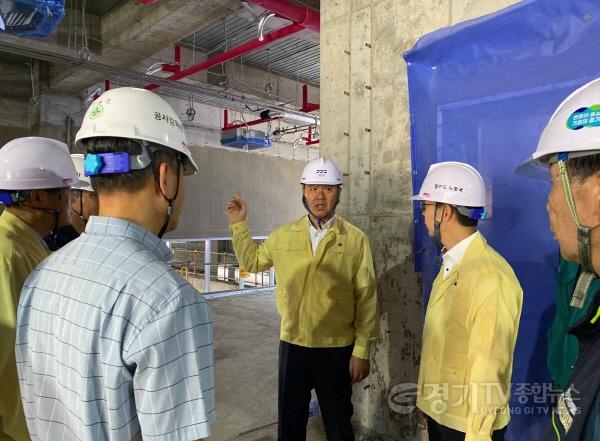 [크기변환]250903 정하용 의원, ‘9월 노동안전의 날’ 현장 점검...용인시 동백종합복지회관 건설현장 방문 (4).jpg