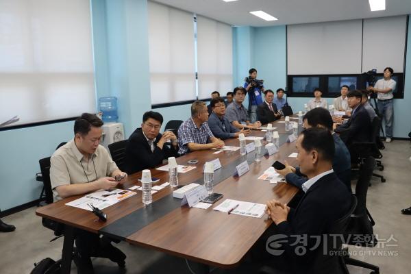 [크기변환]250904 윤성근 의원, ‘방염물품 실화재 실험’ 현장 참관...화재 확산 억제 효과 직접 확인 (2).jpg