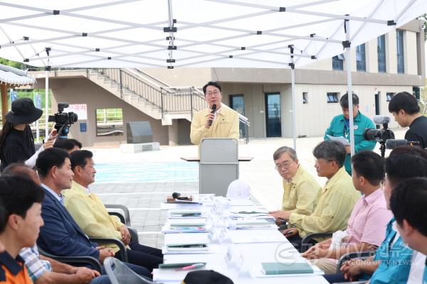 [크기변환]1-1. 정명근 화성특례시장이 3일 우정읍 고온항에서 진행된 해양사고 대응 _2025년 안전화성훈련_에서 재난안전대책본부 회의를 주재하고 있다.jpg