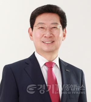 [크기변환]4. 이상일 용인특례시장은 4일 도시재생 현장과 첨단기술 각축장인 IFA를 살펴보기 위해 독일 베를린으로 출국했다..jpg