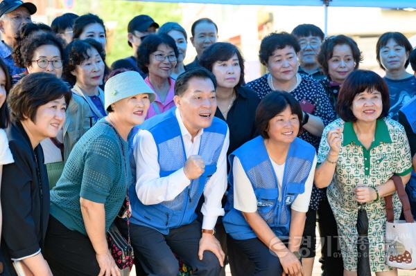 [크기변환]사진4)도로 요철 그림 그려 ‘폭싹 담았수다! 시민의 민원함’에 넣은 시민, 한 달만에 민원 해결됐다.jpg