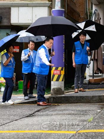 [크기변환]사진2)도로 요철 그림 그려 ‘폭싹 담았수다! 시민의 민원함’에 넣은 시민, 한 달만에 민원 해결됐다.jpg