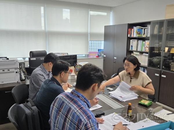 [크기변환]250905 신미숙 의원, 현민초 옹벽 붕괴 위험…철거 및 안전대책 긴급 회의 (1).jpg