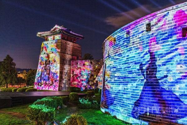 [크기변환]이미지_빛따라 수원화성 미디어산책2.jpg