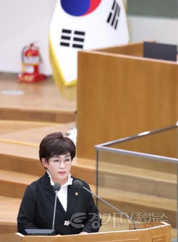 [크기변환]250909 김선희 의원, 제386회 임시회 일문일답 대집행부 질문...경기도농수산진흥원의 경영개선이 시급한 과제 (1).jpg