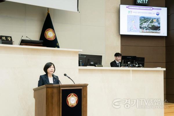 [크기변환](사진2) 용인특례시의회 신현녀 의원이 10일 열린 제295회 임시회 제2차 본회의에서 5분 자유발언을 하고 있다..jpg