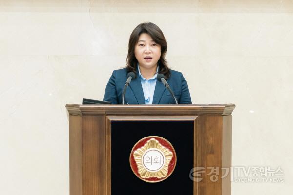 [크기변환](사진3) 용인특례시의회 박희정 의원이 10일 열린 제295회 임시회 제2차 본회의에서 5분 자유발언을 하고 있다..jpeg