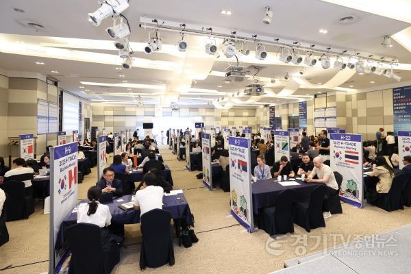 [크기변환]2-7. 10일 열린 화성특례시 H-TRADE 해외바이어 초청 수출상담회 현장 모습.jpg