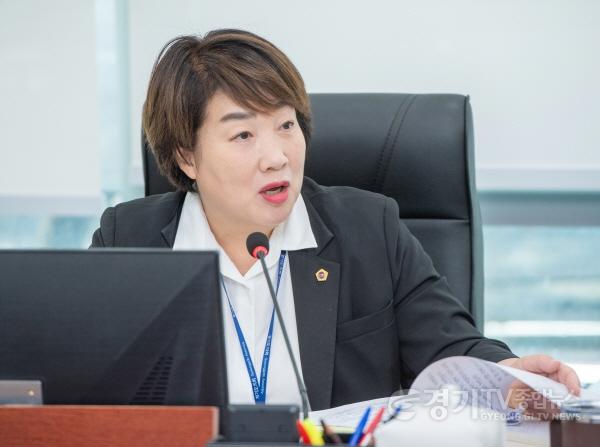 [크기변환]250912 지미연 의원, “민생회복 소비쿠폰에 매몰된 복지예산...도민 체감 정책은 뒷전”.jpg