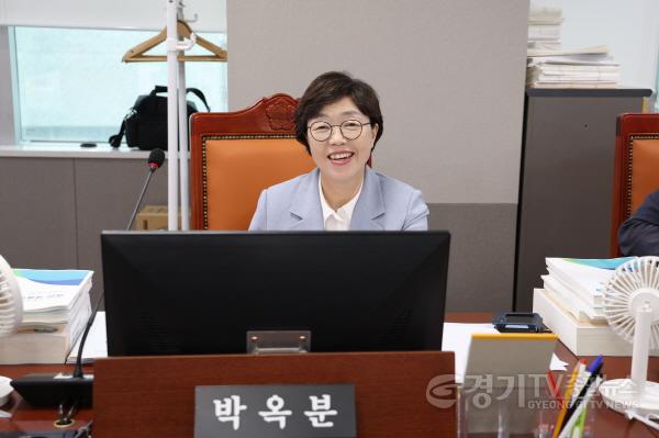 [크기변환]250912 박옥분 의원, 건설국·건설본부 예산 운영 부실, 근무환경 개선 촉구 (2).JPG.jpg