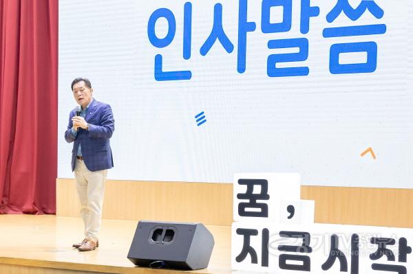 [크기변환]2-1. 수원시, 입시 유튜버 ‘미미미누’와 함께한 진로특강 개최.jpg