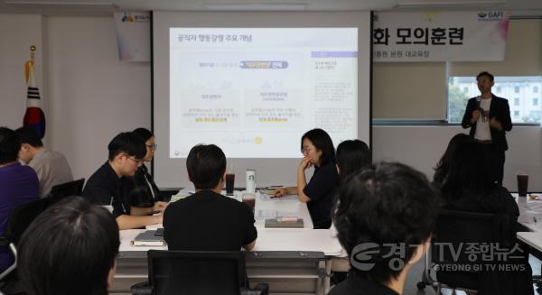 [크기변환]250917_[사진자료] 1. 양 기관 청렴담당관들이 ‘윤리·인권 신고 역량강화 합동 모의훈련’ 사전교육을 받고 있다 (1).JPG