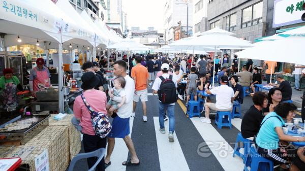 [크기변환]사본 -1-1. (소통)‘안성 장마당 축제’는 하루 동안 1만 명이 방문해 단일 행사로는 최고 흥행을 기록했다..jpg