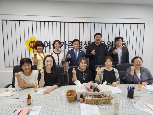 [크기변환]250917 문형근 의원, 0세아 전용 어린이집 도의회방문 정담회 개최 (1).jpg