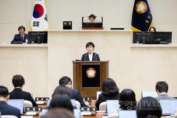 [크기변환](사진2) 김상수 용인특례시의원이 19일 열린 제295회 임시회 제3차 본회의에서 시정질문을 하고 있다..jpg
