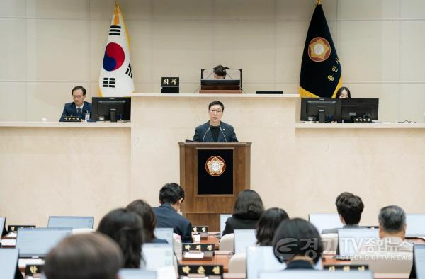 [크기변환](사진3) 용인특례시 강영웅 의원이 19일 열린 제295회 임시회 제3차 본회의에서 5분 자유발언을 하고 있다..jpg