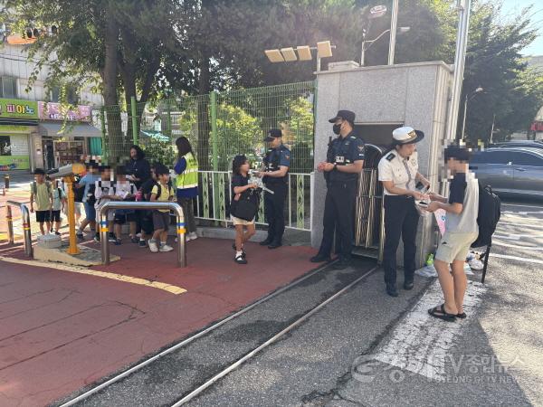 [크기변환]1.아동 안전 지킴이 17년, 안산시 로보캅순찰대 든든한 울타리(3).jpeg