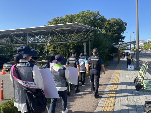 [크기변환]1.아동 안전 지킴이 17년, 안산시 로보캅순찰대 든든한 울타리(4).JPG