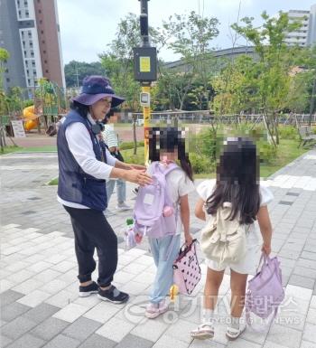 [크기변환]1.아동 안전 지킴이 17년, 안산시 로보캅순찰대 든든한 울타리(2).jpg