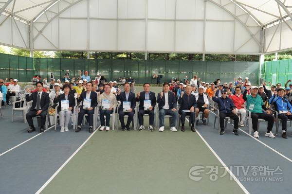 [크기변환]2.제3회_수원특례시의회_의장배_시니어_테니스대회_개회식(단체사진).jpg