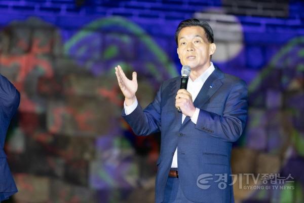 [크기변환]사진1)‘새빛 향연’ 수원화성 미디어아트 개막, 10월 12일까지 열린다.jpg