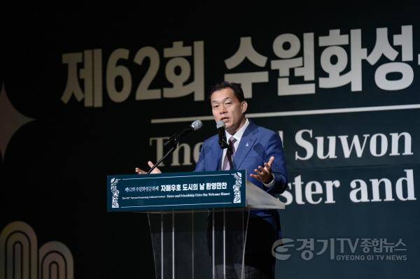 [크기변환]사진1)수원시 8개 국제자매우호도시 대표단, 제62회 수원화성문화제 맞아 수원시 방문.jpg