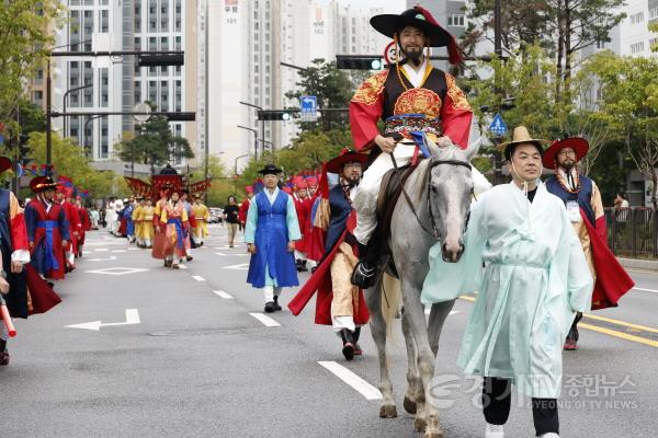 [크기변환]8-5. 2025 정조대왕 효 문화제 행렬 모습 - 복사본.jpg