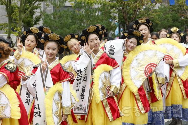 [크기변환]8-11. 2025 정조대왕 효 문화제 행렬 모습 - 복사본.jpg