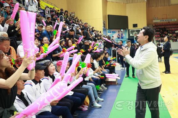 [크기변환]13-1. 이상일 용인특례시장은 1일 39개 읍면동 통리장 한마음 체육대회에 참석했다.jpg