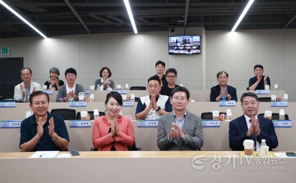 [크기변환]3-3. 이상일 용인특례시장이 2일 저녁 강남대학교 국제대학원 글로벌리더 최고경영자과정 수강생을 대상으로 특강을 진행했다..jpg