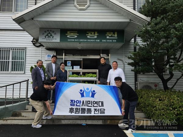 [크기변환]후원물품 전달식.jpg