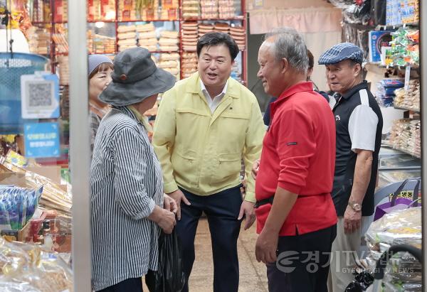 [크기변환]포토뉴스_임병택 시장, 추석맞이 삼미시장 방문 (7).jpg