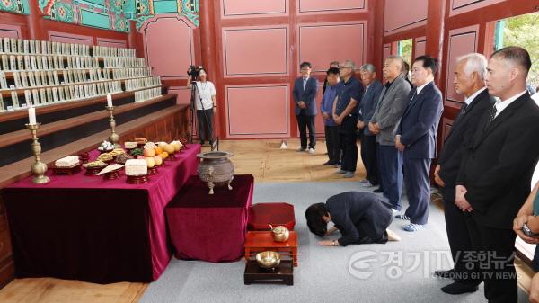 [크기변환]1. 추석맞이 무연고자·독립항쟁가 차례...시장도 함께한 따뜻한 동행 (독립항쟁가 차례) (2).jpg