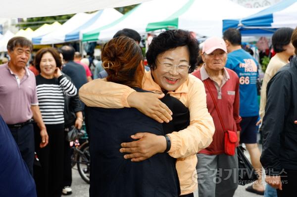 [크기변환]1-3. 김경희 이천시장 추석 연휴 맞아 전통시장 방문.jpg