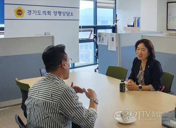[크기변환]251002 이혜원 의원, 양평군 예술인 공연 활성화 및 기부공연 확대 논의.jpg