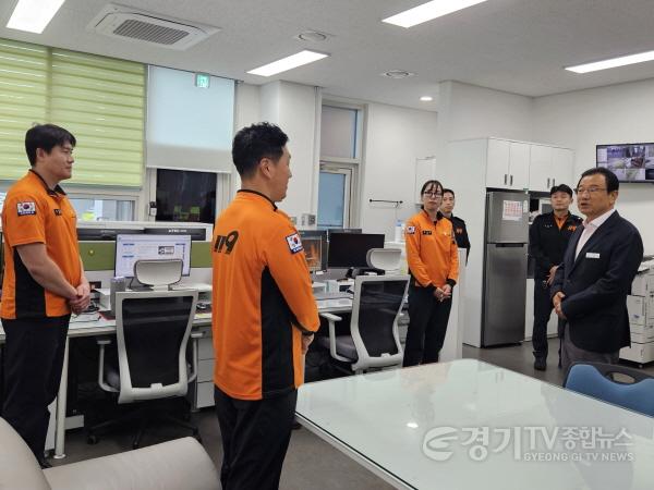 [크기변환](사진3)“평온한 명절, 여러분 헌신 덕분”... 이현재 하남시장, 추석 당일 현장 격려.jpg