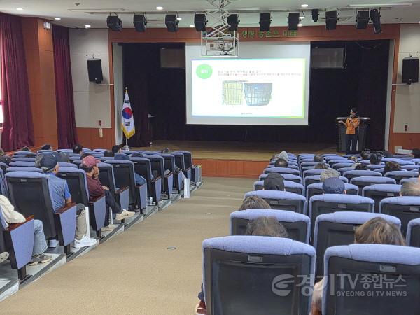 [크기변환]06-2 외국인계절근로자 고용 농가 교육 사진.jpg