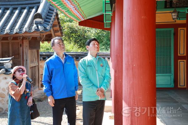 [크기변환]2-4. 이상일 용인특례시장과 구복규 화순군수는 조광조 선생 유배지를 둘러보며 교류 협력방안을 논의했다.jpg