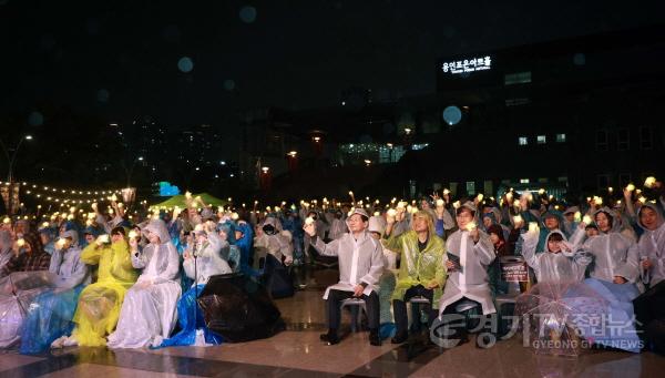 [크기변환]1-3. 이상일 용인특례시장은 10일 저녁 포은아트홀 문화광장서 열린 가을별빛 콘서트에 참석해 시민들과 공연을 함께했다.jpg