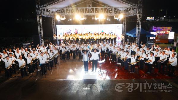 [크기변환]1-2. 100인 색소폰 공연.jpg