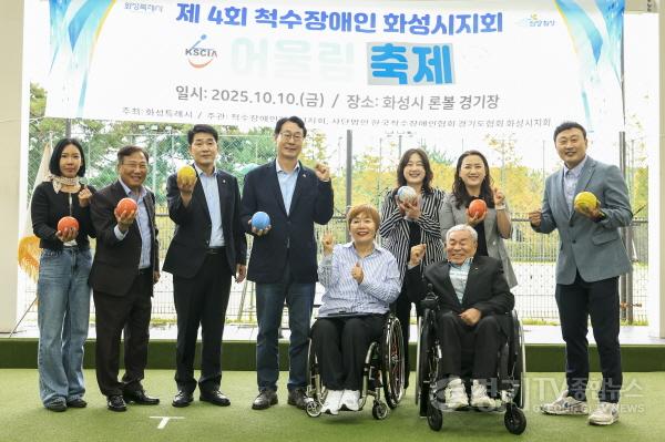 [크기변환]1-2. 정명근 화성특례시장이 주요 내빈들과 함께기념 촬영을 하고 있다 - 복사본 - 복사본 - 복사본 - 복사본.jpg