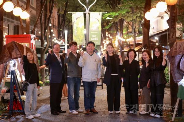 [크기변환]7-2. 11일 보정동 카페거리에서 보카 코지 가든 점등식이 열렸다.JPG